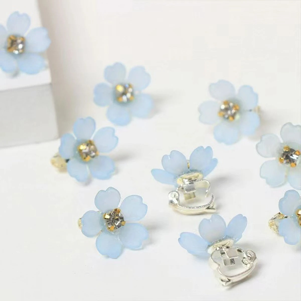 Pearl flower hair pins